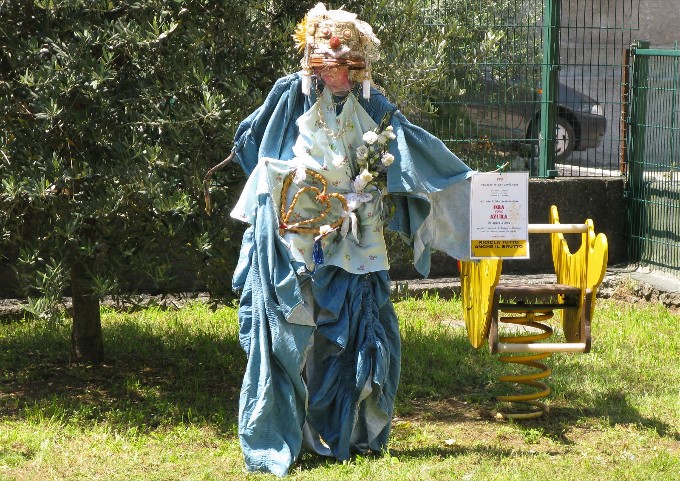 Luisa Rota Sperti - Spaventa i passeri ? (Does it scare the crows ?)