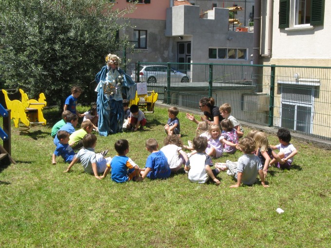 Luisa Rota Sperti - Spaventa i passeri ? (Does it scare the crows ?)