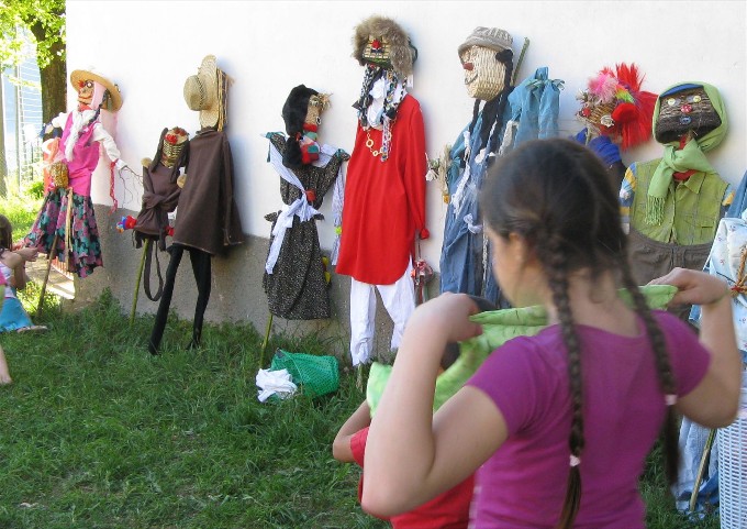 Luisa Rota Sperti - Spaventa i passeri ? (Does it scare the crows ?)