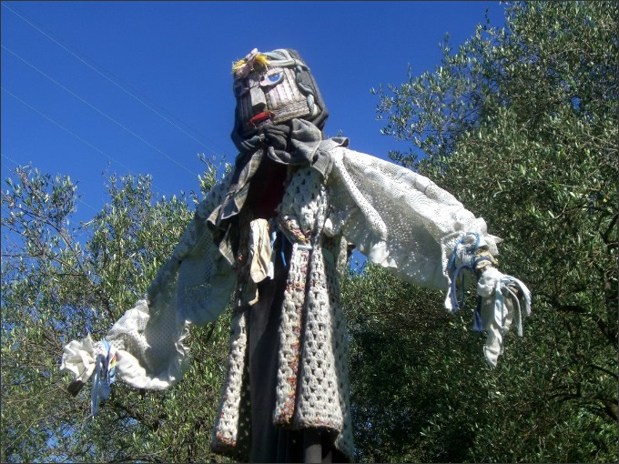 Luisa Rota Sperti - Spaventa i passeri ? Does it scare the crows ?