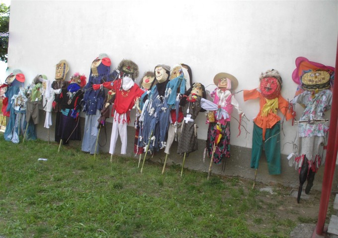 Luisa Rota Sperti - Spaventa i passeri ? (Does it scare the crows ?)