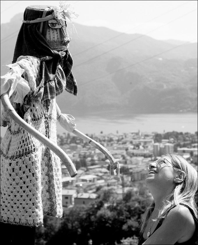 Luisa Rota Sperti - Spaventa i passeri ? Does it scare the crows ?
